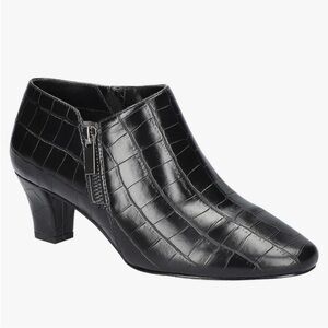🖤❗️NWOT❗️🖤 Black Easy Street Kalinda Heeled Booties w/ Minimalist Design 7.5W
